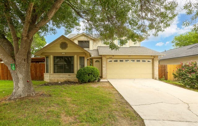 4-bedroom rental at 7068 Beech Trail Dr in San Antonio, TX — photo 2