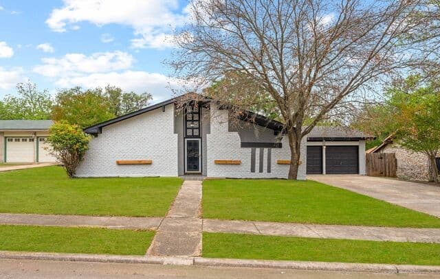 4-bedroom rental at 5914 Forest Mill in San Antonio, TX — photo 1