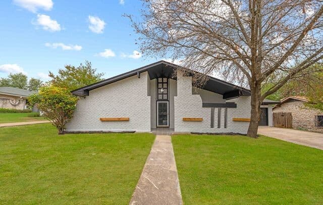 4-bedroom rental at 5914 Forest Mill in San Antonio, TX — photo 2