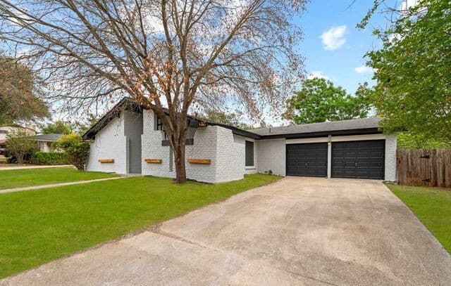 4-bedroom rental at 5914 Forest Mill in San Antonio, TX — photo 3