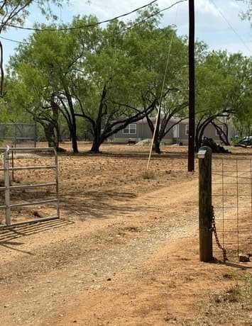5-bedroom rental at 60 Childers Road in Artesia Wells, TX — photo 4
