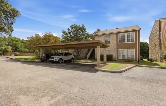 2-bedroom rental at 14745 Babcock Rd Unit 102A in San Antonio, TX — photo 2