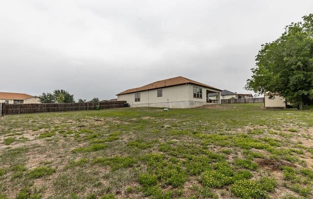4-bedroom rental at 615 Abbott Rdg in St Hedwig, TX — photo 3
