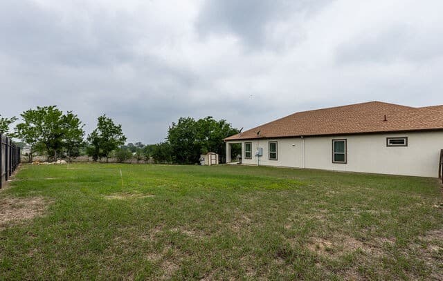 4-bedroom rental at 615 Abbott Rdg in St Hedwig, TX — photo 4