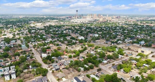 rental at 819 Piedmont in San Antonio, TX — photo 1
