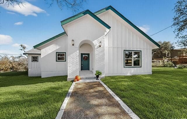 3-bedroom rental at 514 Contour Dr in Spring Branch, TX — photo 5