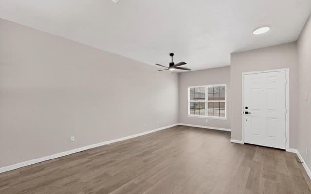 5-bedroom rental at 15022 Harbor Landing in Von Ormy, TX — photo 4