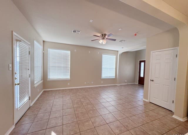 2-bedroom rental at 6730 Biscay Hbr in San Antonio, TX — photo 3