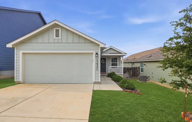 3-bedroom rental at 13927 Silos Meadows in San Antonio, TX — photo 2