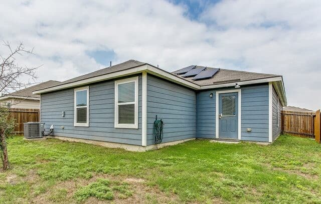 3-bedroom rental at 11754 Davalos Ln in San Antonio, TX — photo 3