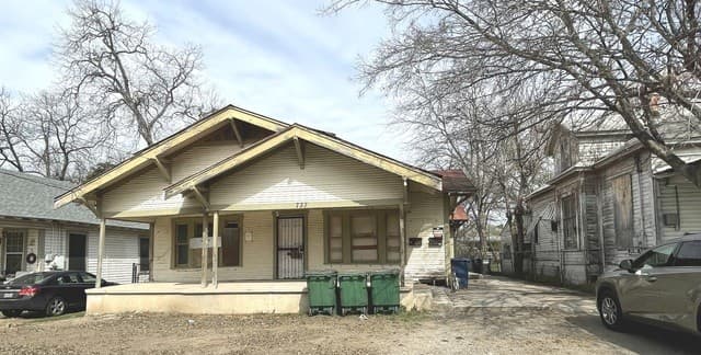 rental at 737 Porter st in San Antonio, TX — photo 1