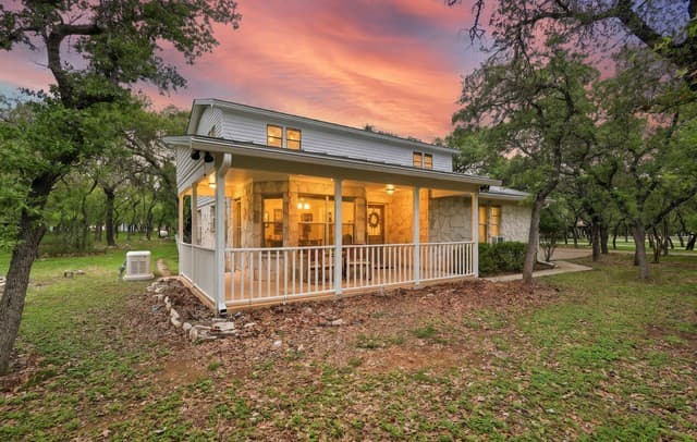 4-bedroom rental at 261 Fawn Ln in Spring Branch, TX — photo 1