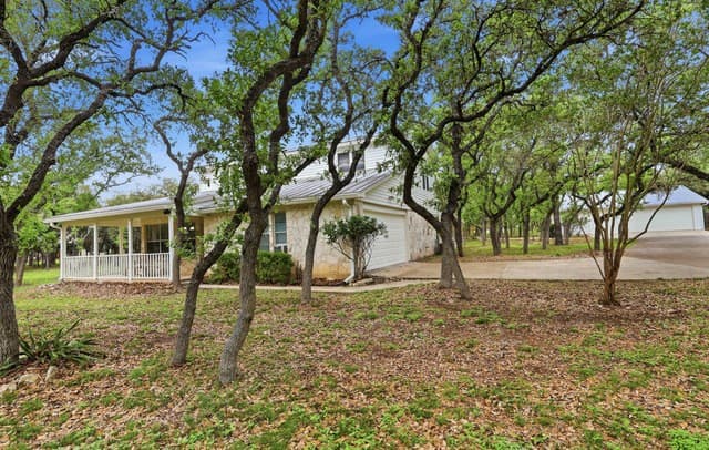 4-bedroom rental at 261 Fawn Ln in Spring Branch, TX — photo 2