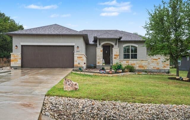 4-bedroom rental at 240 Roy Nichols Dr in Blanco, TX — photo 2