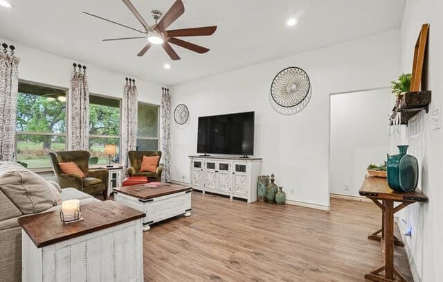 4-bedroom rental at 240 Roy Nichols Dr in Blanco, TX — photo 5