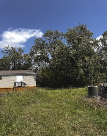 3-bedroom rental at 250 County Road 3826 in San Antonio, TX — photo 3
