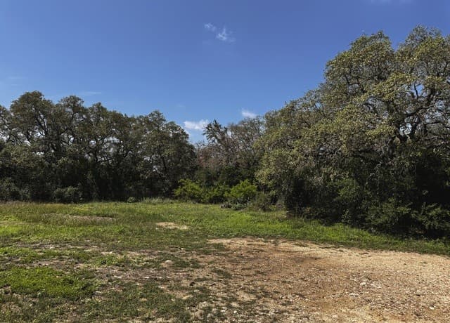 3-bedroom rental at 250 County Road 3826 in San Antonio, TX — photo 4