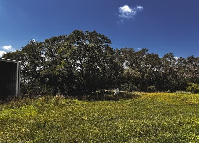 3-bedroom rental at 250 County Road 3826 in San Antonio, TX — photo 5