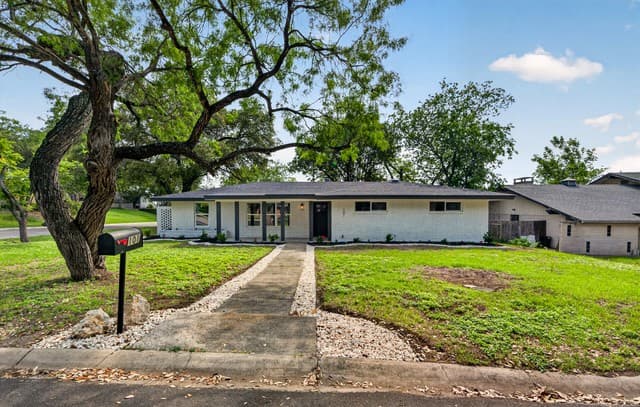 3-bedroom rental at 101 Twinleaf Ln in Castle Hills, TX — photo 1