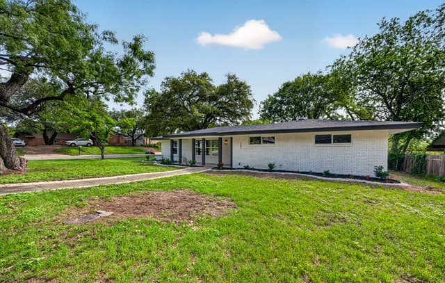 3-bedroom rental at 101 Twinleaf Ln in Castle Hills, TX — photo 3