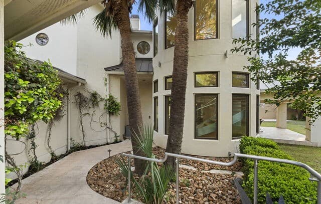 5-bedroom rental at 3926 Iron Ml in San Antonio, TX — photo 4