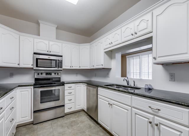 2-bedroom rental at 1 Towers Park Ln Unit 1917 in San Antonio, TX — photo 3