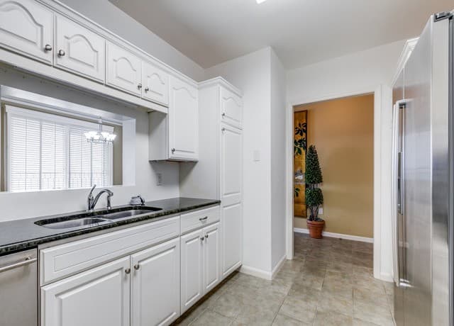 2-bedroom rental at 1 Towers Park Ln Unit 1917 in San Antonio, TX — photo 4