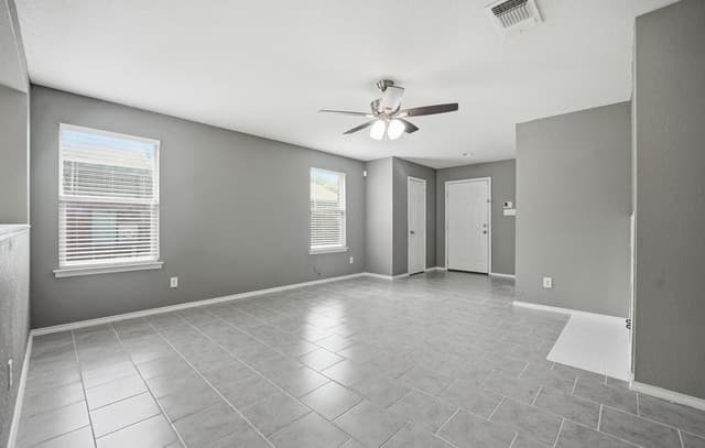 3-bedroom rental at 186 Granite Mist in Universal City, TX — photo 5