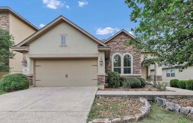3-bedroom rental at 415 Tranquil Oak in San Antonio, TX — photo 2