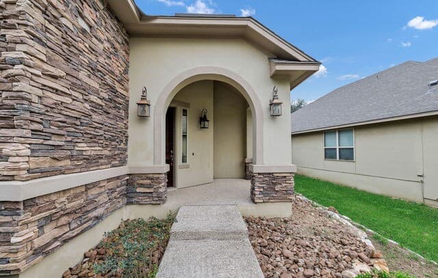 3-bedroom rental at 415 Tranquil Oak in San Antonio, TX — photo 3