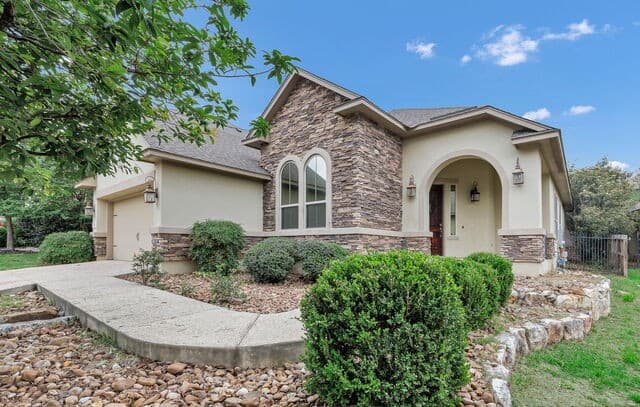 3-bedroom rental at 415 Tranquil Oak in San Antonio, TX — photo 5