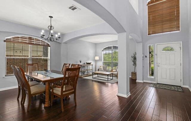 5-bedroom rental at 23554 Seven Winds in San Antonio, TX — photo 1