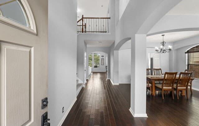5-bedroom rental at 23554 Seven Winds in San Antonio, TX — photo 3