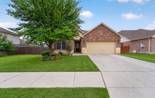 4-bedroom rental at 321 Silver Buckle in Schertz, TX — photo 2