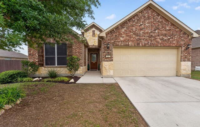 4-bedroom rental at 321 Silver Buckle in Schertz, TX — photo 3