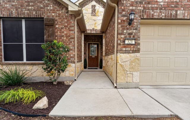 4-bedroom rental at 321 Silver Buckle in Schertz, TX — photo 4