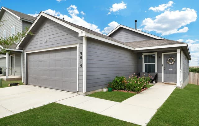 3-bedroom rental at 9015 Lunar Cv in San Antonio, TX — photo 2