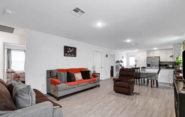 3-bedroom rental at 9015 Lunar Cv in San Antonio, TX — photo 3