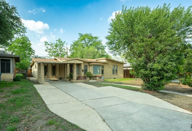 3-bedroom rental at 635 Edgebrook Ln in San Antonio, TX — photo 3