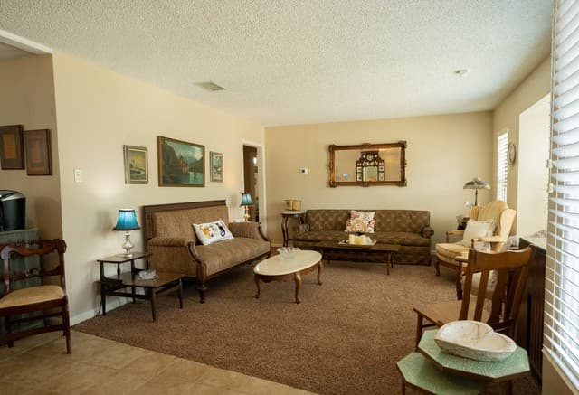 3-bedroom rental at 635 Edgebrook Ln in San Antonio, TX — photo 4