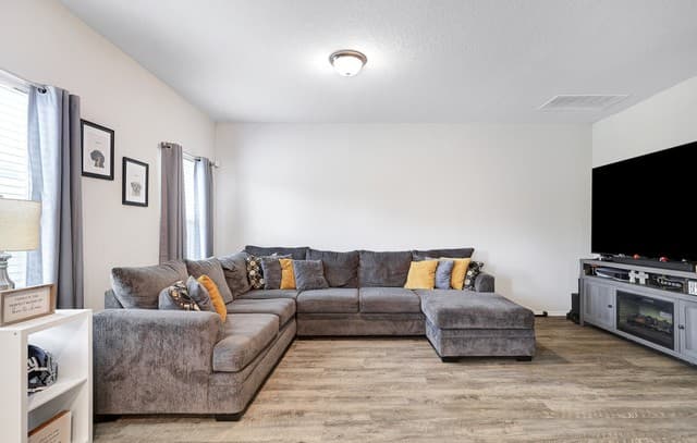 3-bedroom rental at 10514 Letus Oak in San Antonio, TX — photo 3