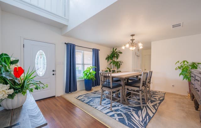 5-bedroom rental at 124 Springtree Grove in Cibolo, TX — photo 3