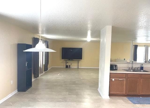 4-bedroom rental at 7431 Monets Gdn in San Antonio, TX — photo 3