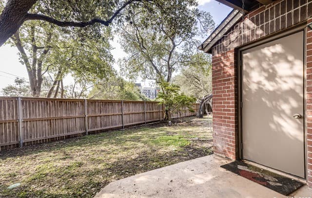 3-bedroom rental at 7930 Roanoke Run Unit 401 in San Antonio, TX — photo 3