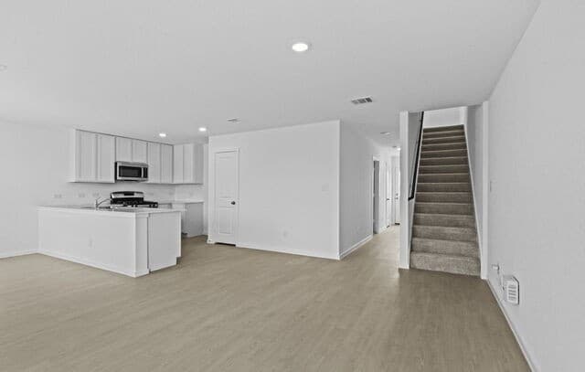 4-bedroom rental at 13043 Lake Fryer in St Hedwig, TX — photo 4