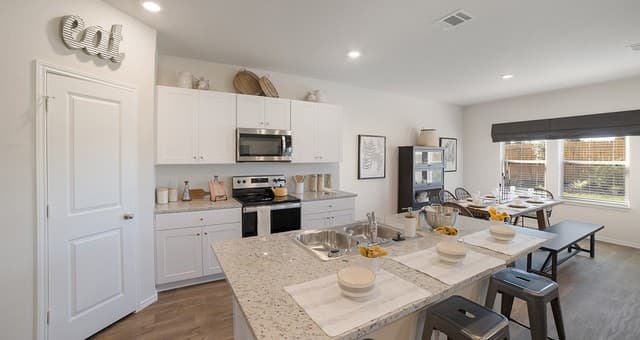 4-bedroom rental at 5915 Granite Quarry in San Antonio, TX — photo 5