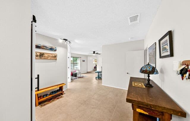 4-bedroom rental at 7058 Autumn Park in San Antonio, TX — photo 3