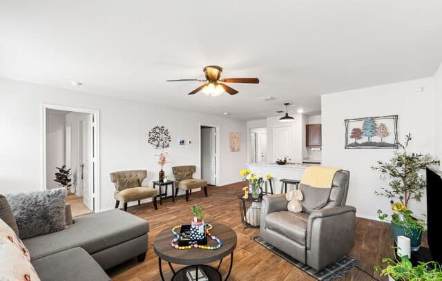 3-bedroom rental at 8231 Blue Canal in San Antonio, TX — photo 5