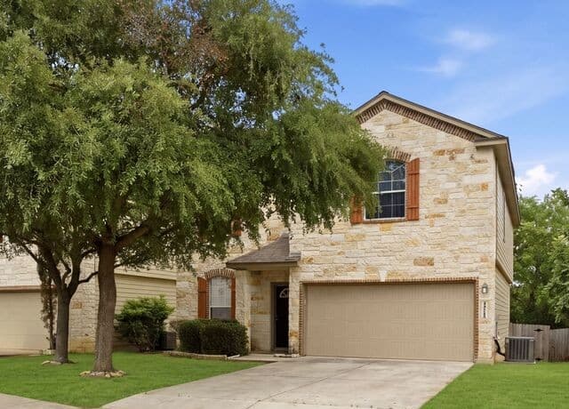 4-bedroom rental at 9558 Nueces Canyon in San Antonio, TX — photo 1