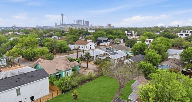 rental at 110 Sample St in San Antonio, TX — photo 3